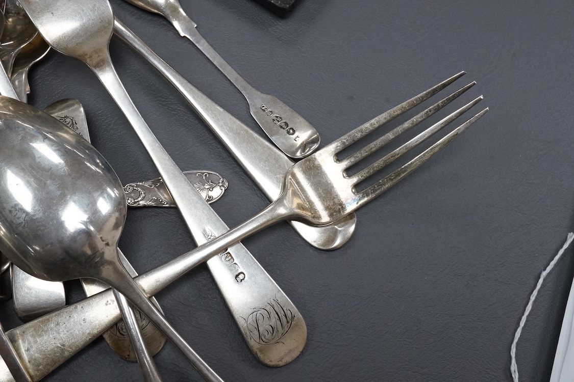 A cased set of silver engraved silver Old English pattern teaspoons with matching tongs, Isaac Ellis & Sons, Sheffield, 1901, one other cased set of six silver teaspoons and a quantity of assorted silver and white metal